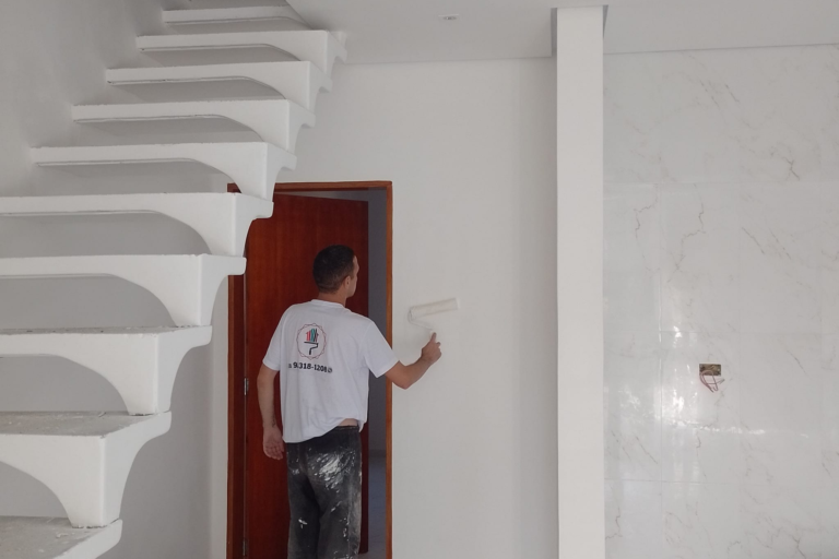 A Importância de Preparar uma Parede de Drywall (Gesso) com Massa Corrida para um Acabamento Impecável